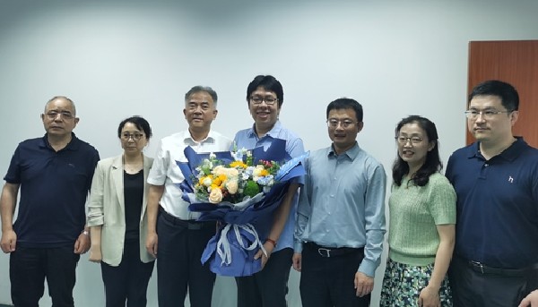 湖北省科协有关负责人详细询问了王志昊教授工作生活情况,认真倾听有